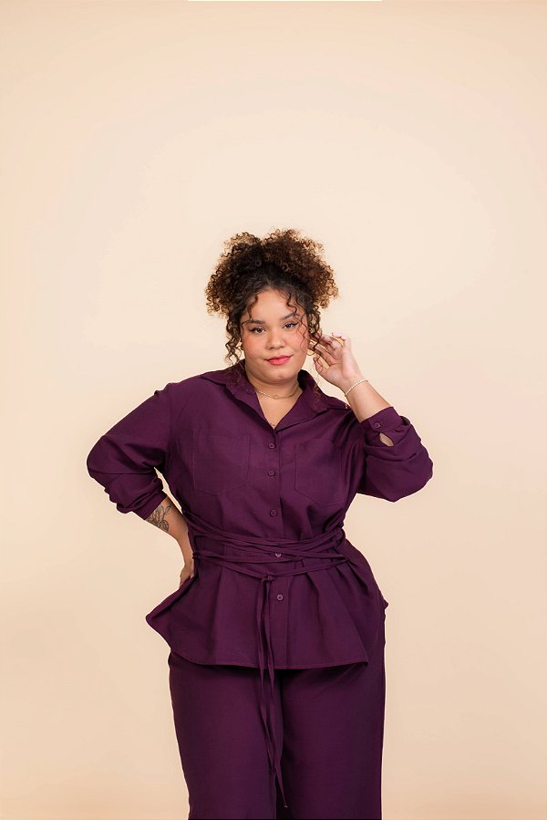CAMISA RELAXED COTELÊ COM AMARRAÇÃO UVA ALBERGINE PLUS SIZE