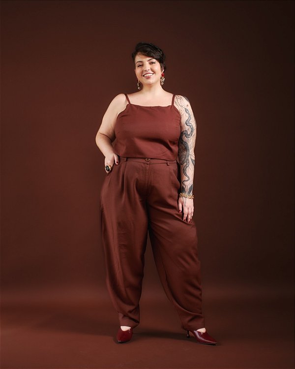 CALÇA ALFAIATARIA BALLON MARROM PLUS SIZE