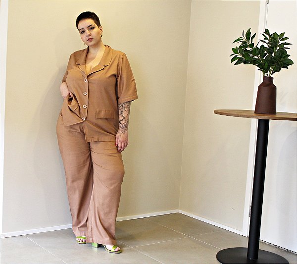 CAMISA BLAZER LINHO COM GOLA BEGE PARDO PLUS SIZE
