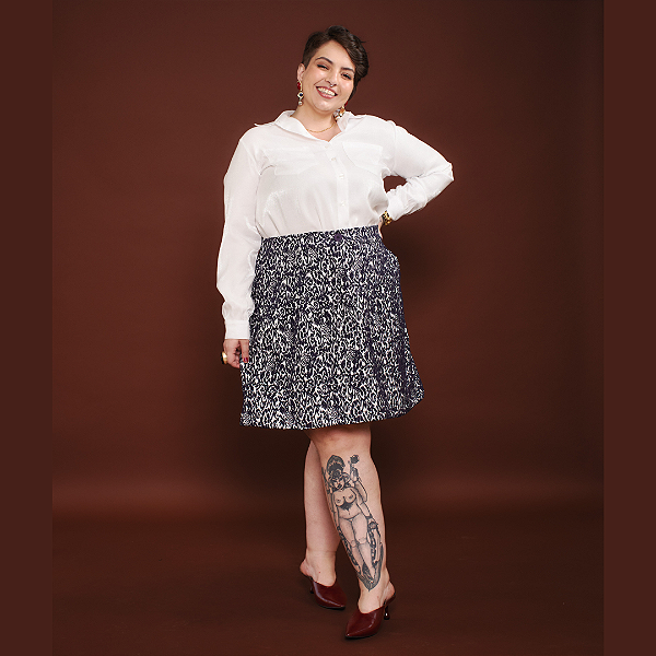 SAIA CURTA JACQUARD AZUL MARINHO PLUS SIZE