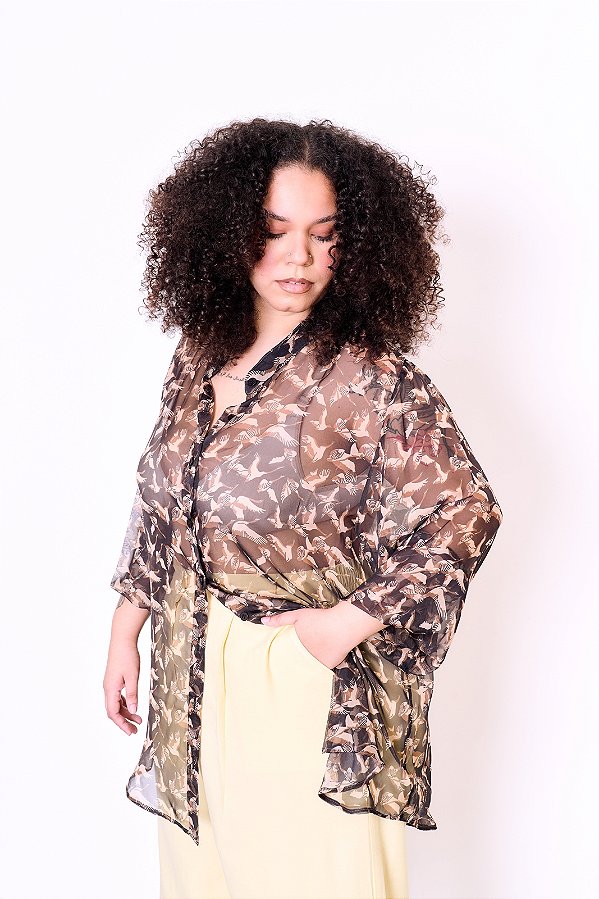 CAMISA OVERSIZE PRETO ESTAMPA PÁSSARO PLUS SIZE