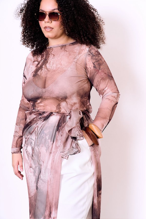 BLUSA SEGUNDA PELE TULE MARROM ESTAMPA ORGÂNICA PLUS SIZE