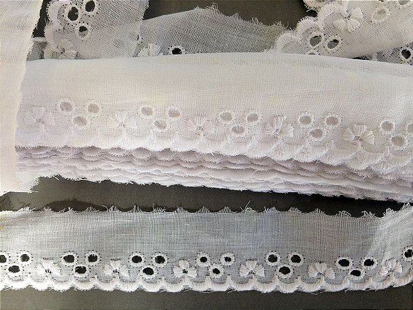 Tira Bordada 3,50 cm - 100% algodão branco  / Peça com 7,20 m