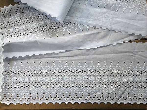 Tira Bordada 28,00 cm - 100% algodão branco | Peça com 14,40 m