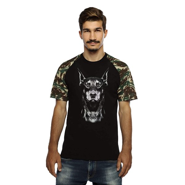 Camiseta Streetwear Preta Raglan Camuflada Doberman