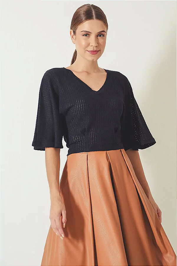 BLUSA TRICOT RECORTES E PREGAS PRETA