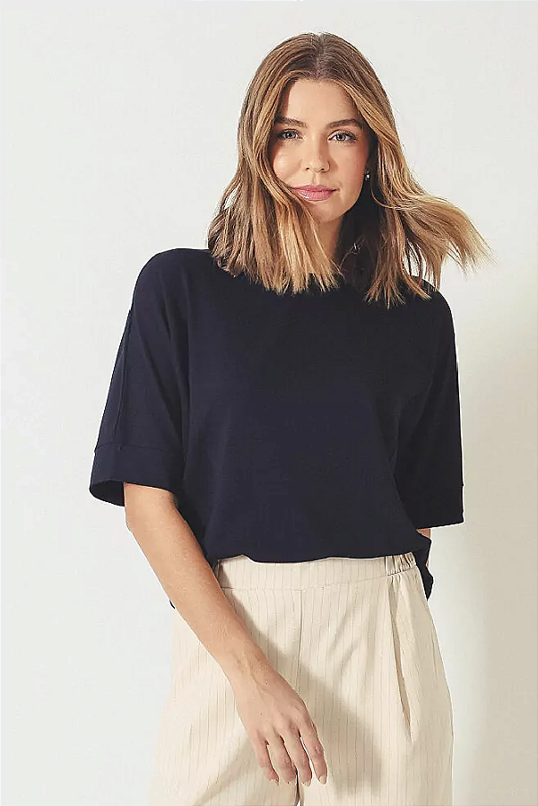 BLUSA AMPLA COM RECORTES PRETA