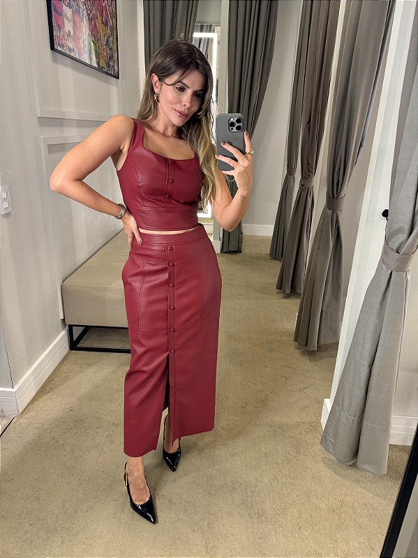 CONJUNTO COURO ECO TOP E SAIA MIDI JAMILE BORDO
