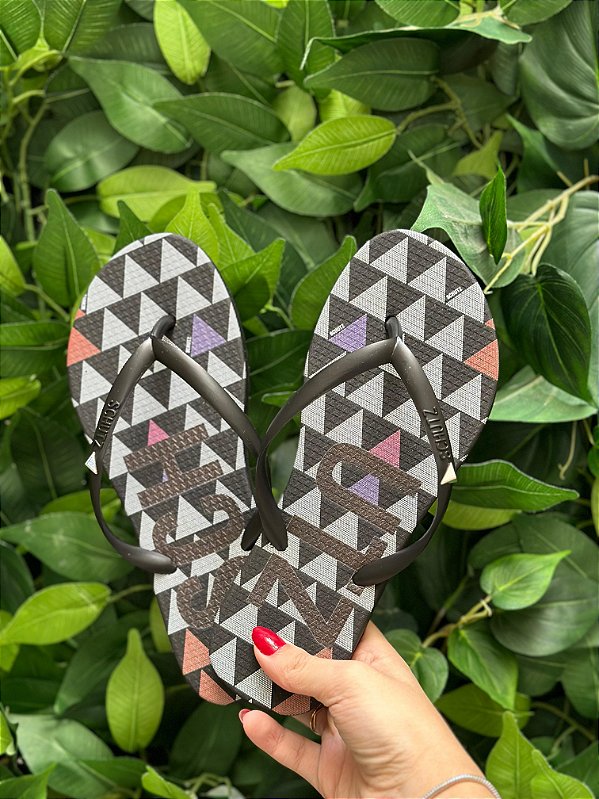 SCHUTZ CHINELO TRIANGLE PRETO