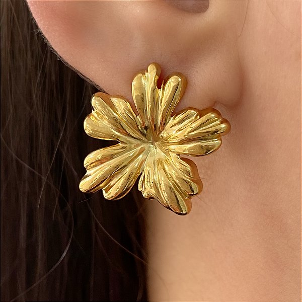 BRINCO FLOR DOURADO AÇO 316L⭐️
