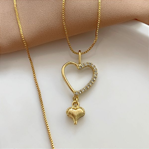 COLAR CORAÇÃO VAZADO METADE ZIRCÔNIAS E CORAÇÃO TEXTURIZADO FOLHEADO A OURO 18K⭐️