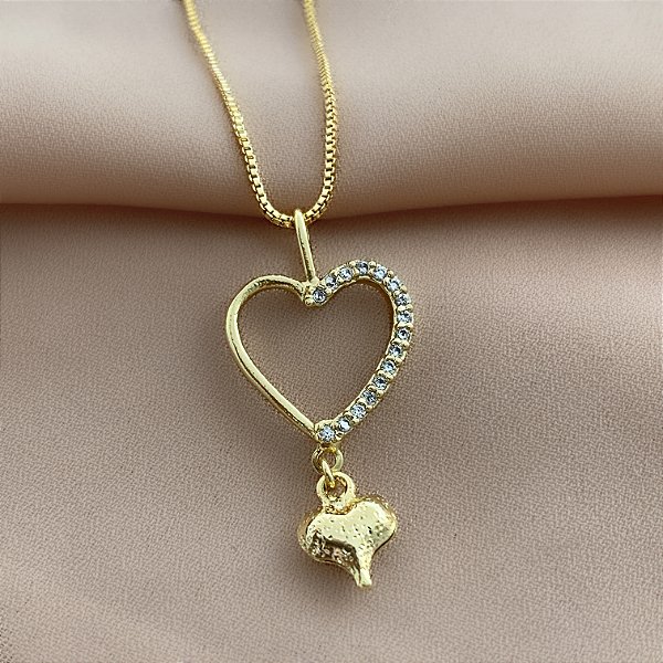 COLAR CORAÇÃO VAZADO METADE ZIRCÔNIAS E CORAÇÃO TEXTURIZADO FOLHEADO A OURO 18K⭐️