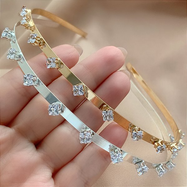 TIARA PEDRAS ZIRCÔNIAS QUADRADAS