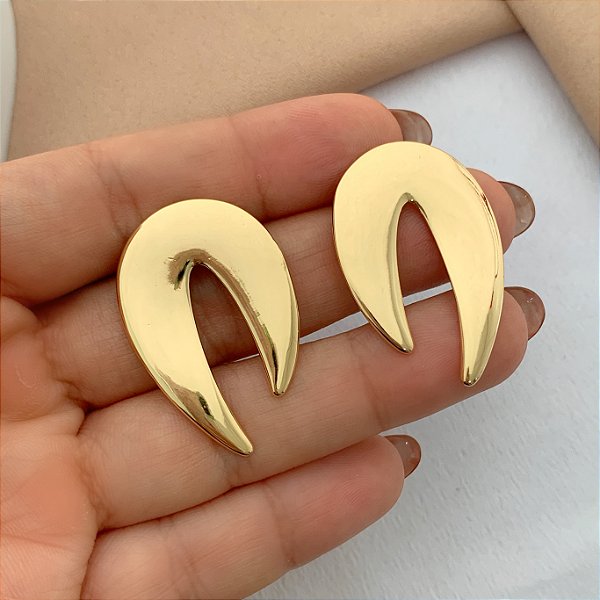 BRINCO CURVA METÁLICA LISO BIJU