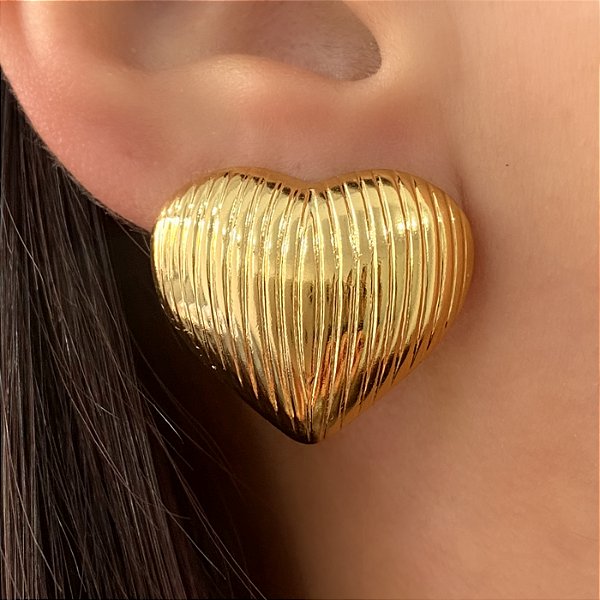 BRINCO CORAÇÃO LINHAS DOURADO AÇO 316L⭐️