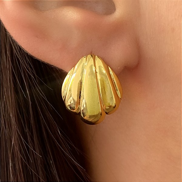 BRINCO CONCHA LISA P DOURADO AÇO 316L⭐️