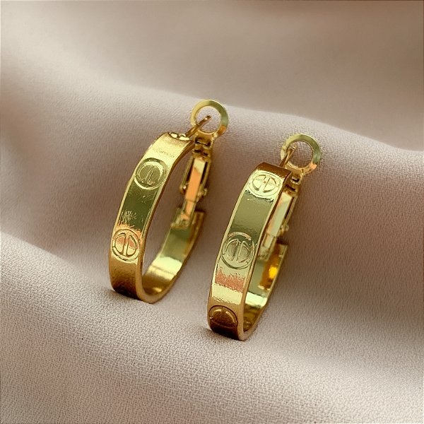 BRINCO ARGOLA INSPIRAÇÃO CARTIER P DOURADO AÇO INOXIDÁVEL 316L⭐️
