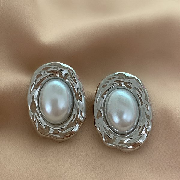 BRINCO OVAL COM PÉROLA AÇO 316L⭐️