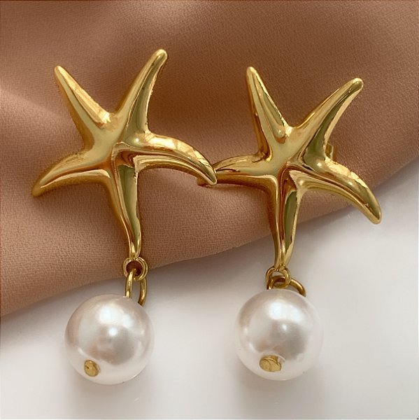 BRINCO ESTRELA DO MAR COM PÉROLA DOURADO AÇO 316L⭐️