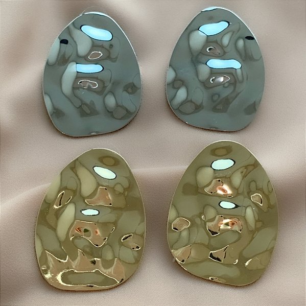 BRINCO OVAL ORGÂNICO MARTELADO BIJU