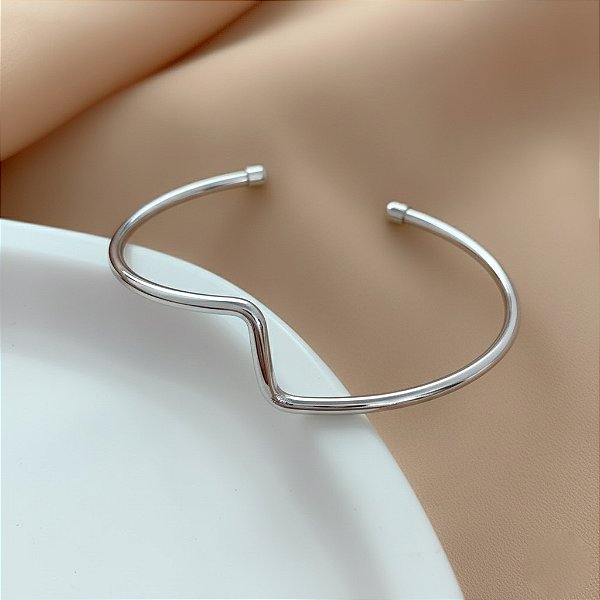 PULSEIRA INFANTIL ARO FIO GEOMÉTRICO DELICADO FOLHEADO A PRATA⭐️