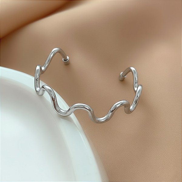 PULSEIRA INFANTIL ARO FIO ONDULADO DELICADO FOLHEADO A PRATA⭐️