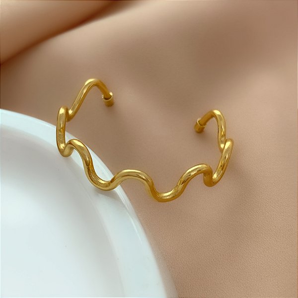PULSEIRA INFANTIL ARO FIO ONDULADO DELICADO FOLHEADO A OURO 18K⭐️