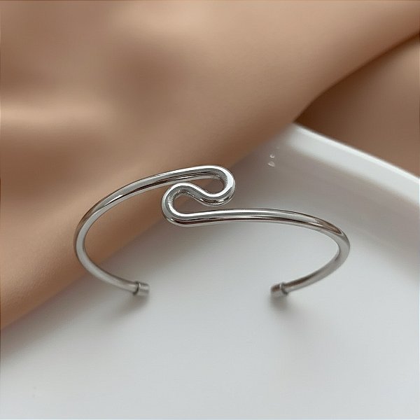 PULSEIRA INFANTIL ARO FIO DETALHE ORGÂNICO FOLHEADO A PRATA⭐️