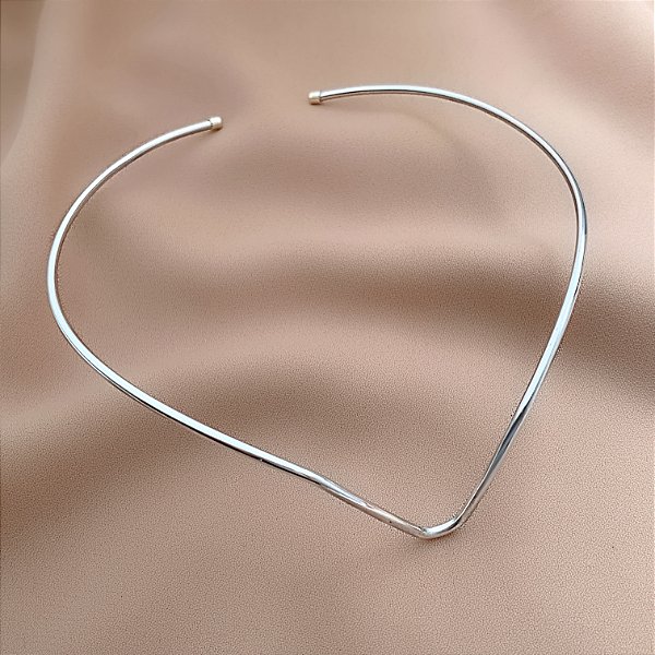 COLAR ARO FIO "V" DELICADO FOLHEADO A PRATA⭐️