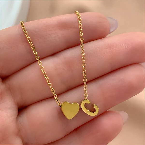 COLAR PINGENTE LETRA E CORAÇÃO LISO A-F DOURADO AÇO 316L⭐️