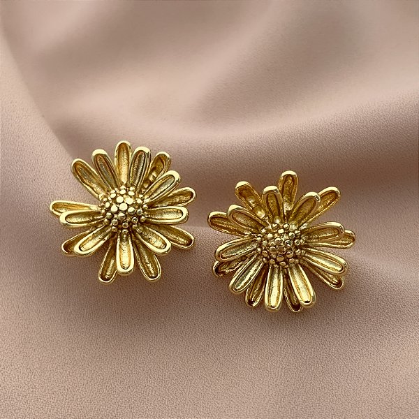 BRINCO MARGARIDA DOURADO AÇO 316L⭐️