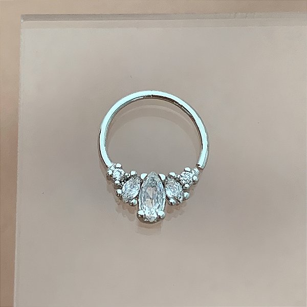 PIERCING NARIZ / SEPTO ARGOLINHA DETALHES ZIRCÔNIAS 8MM FOLHEADO A RÓDIO SEMIJOIA PARA ATUALIZAÇÃO⭐️