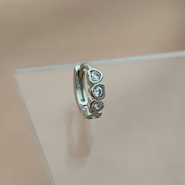 PIERCING CARTILAGEM ARGOLINHA FILEIRAS CORAÇÕES ZIRCÔNIAS 7MM AÇO 316L FOLHEADO A RÓDIO SEMIJOIA PARA ATUALIZAÇÃO⭐️