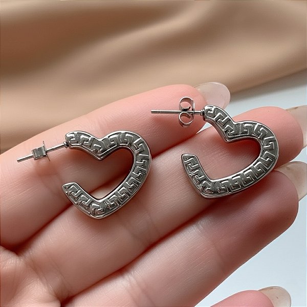 BRINCO ARGOLA CORAÇÃO TEXTURIZADO AÇO 316L⭐️