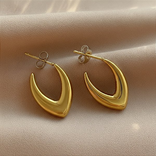 BRINCO ARGOLA "V" SLIM LISA DOURADO AÇO 316L⭐️