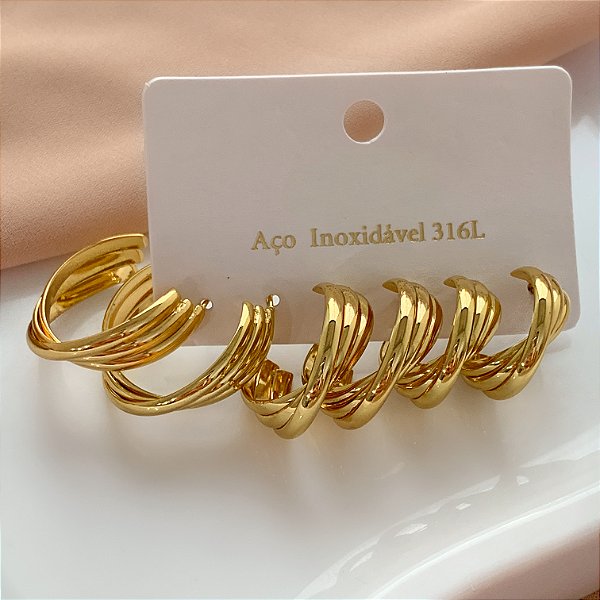 BRINCO KIT ARGOLAS TRÊS FIOS CRUZADAS DOURADO AÇO 316L⭐️