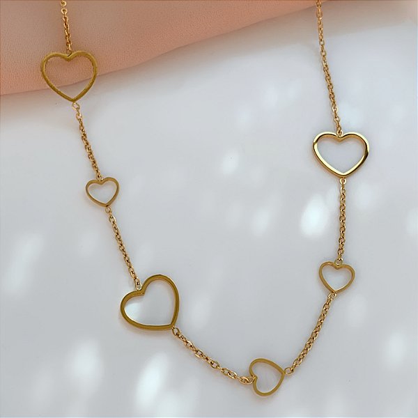 COLAR CORAÇÕES FINOS DELICADOS VAZADOS DOURADO AÇO 316L⭐️