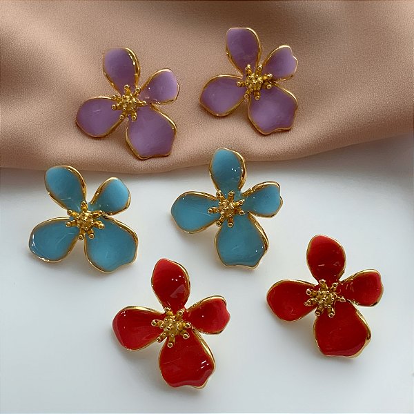 BRINCO ESMALTADO PÉTALAS ASSIMÉTRICAS G2 DOURADO AÇO 316L PREMIUM⭐️