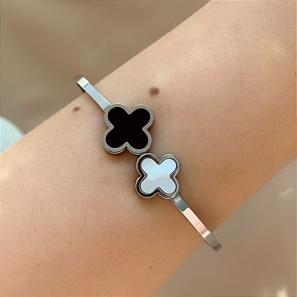 PULSEIRA / BRACELETE TREVOS RESINADOS PRETO E BRANCO AÇO 316L⭐️