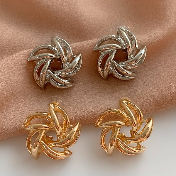 BRINCO FLOR PÉTALAS VAZADAS BIJU