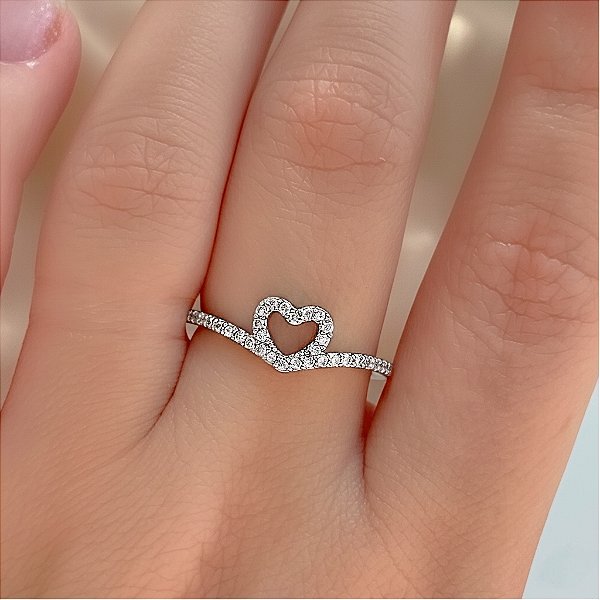 ANEL FIO ZIRCÔNIAS FORMATO CORAÇÃO PRATEADO BIJU