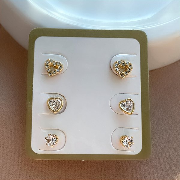 BRINCO KIT CORAÇÕES ZIRCÔNIAS E MINI PONTO DE LUZ FOLHEADO A OURO 18K⭐