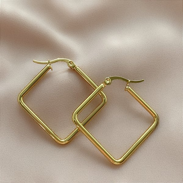 BRINCO ARGOLA QUADRADA FINA FECHO ITALIANO DOURADO AÇO 316L⭐️