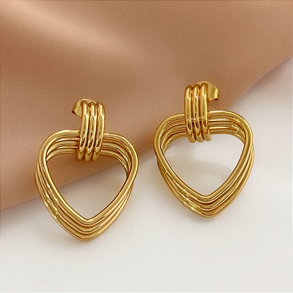 BRINCO CORAÇÃO EM FIOS DOURADO AÇO 316L⭐️