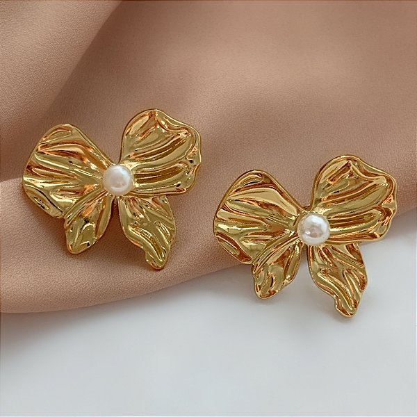 BRINCO LAÇO COM PÉROLA DOURADO AÇO 316L ⭐️