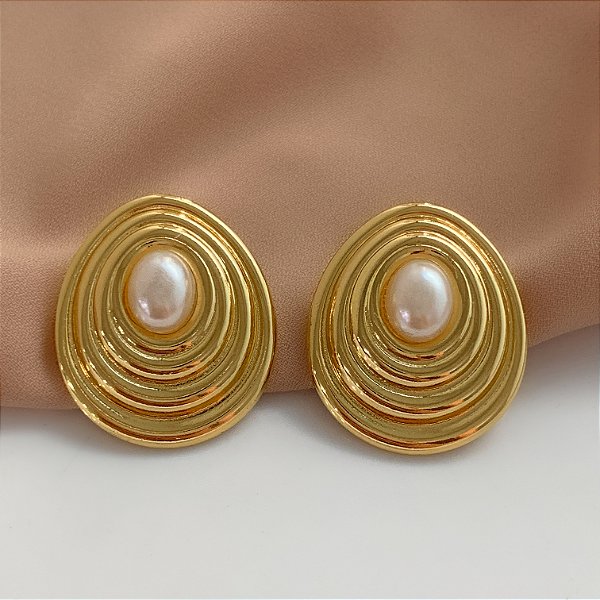 BRINCO OVAL PÉROLA CENTRAL DOURADO AÇO 316L⭐️
