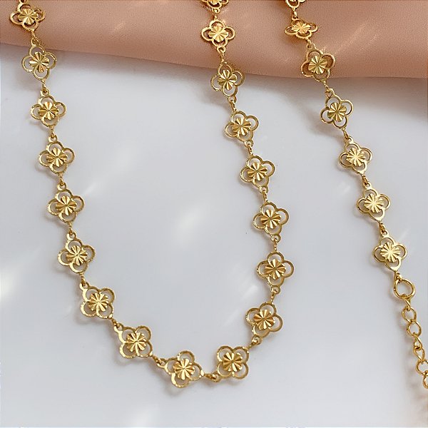 COLAR MINI TREVOS TEXTURIZADOS DOURADO AÇO 316L⭐️