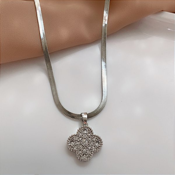 COLAR FITA FINA COM PINGENTE DE TREVO CRAVEJADO AÇO 316L⭐️