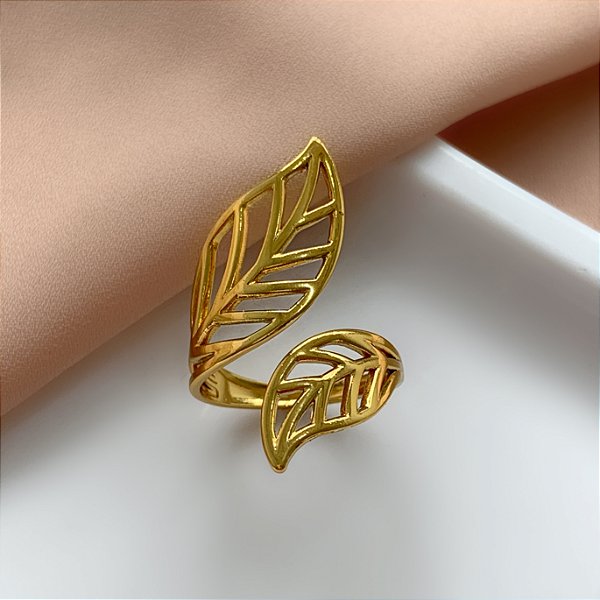 ANEL REGULÁVEL FOLHAS VAZADAS DOURADO AÇO 316L⭐️