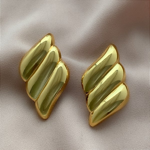 BRINCO TWIST DOURADO AÇO 316L ⭐️